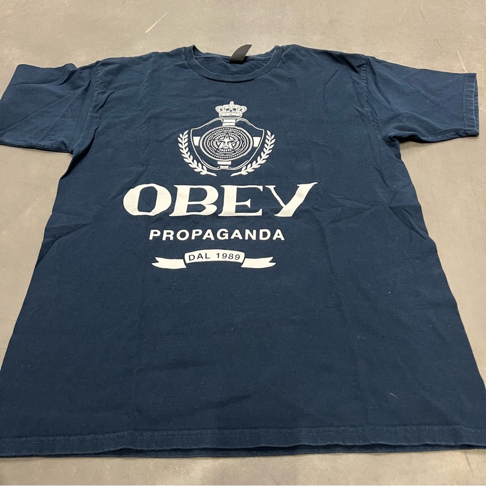 Obey tee